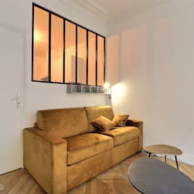 Studio for rent for €1,177 per month in Paris, Rue Lamarck