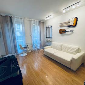 Apartment for rent for €1,800 per month in Paris, Rue de la Pompe