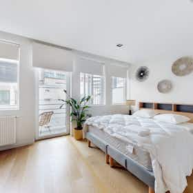 Apartment for rent for €1,000 per month in Brussels, Boulevard du Régent