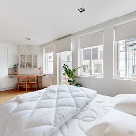 Appartement te huur voor € 1.160 per maand in Brussels, Boulevard du Régent