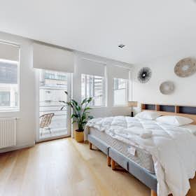 Appartement te huur voor € 960 per maand in Brussels, Boulevard du Régent
