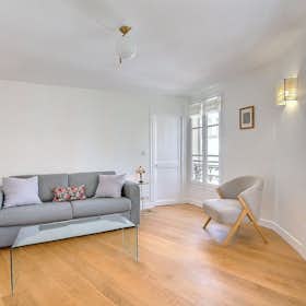 Apartment for rent for €3,520 per month in Neuilly-sur-Seine, Rue du Château