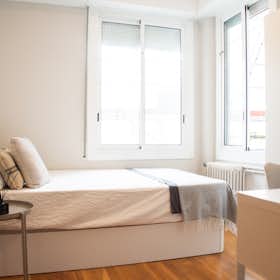 Private room for rent for €620 per month in Barcelona, Carrer d'Aragó