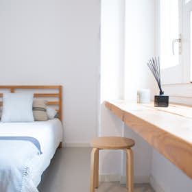 Private room for rent for €680 per month in Barcelona, Carrer de Còrsega