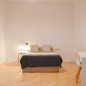 Private room for rent for €680 per month in Barcelona, Carrer de Roger de Llúria