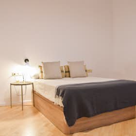 Private room for rent for €680 per month in Barcelona, Carrer de Roger de Llúria