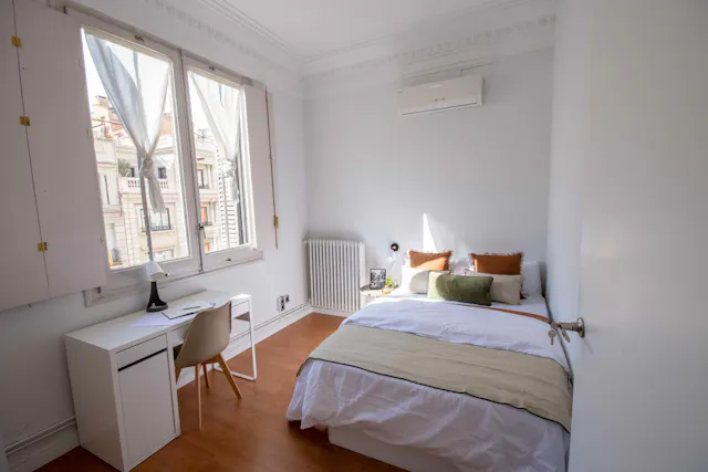 Private room in Carrer de Balmes, Barcelona (1361416) room image 1