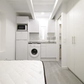 Studio for rent for €800 per month in Madrid, Avenida del Doctor Federico Rubio y Gali