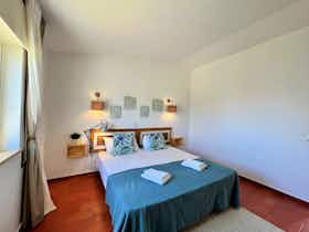 Apartment for rent for €905 per month in Lagoa, Vila Senhora da Rocha