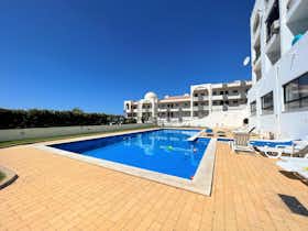 Apartment for rent for €1,034 per month in Albufeira, Rua do Pacífico