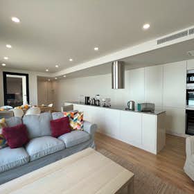 Apartment for rent for €2,138 per month in Faro, Rua Compromisso
