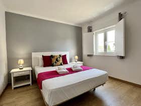 Appartement te huur voor € 1.365 per maand in Loulé, Avenida da Marina