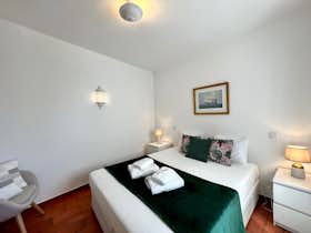 Apartment for rent for €1,112 per month in Lagos, Rua da Praia