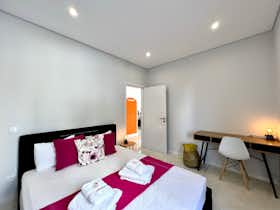 Apartment for rent for €1,347 per month in Portimão, Rua Engenheiro Francisco Bívar