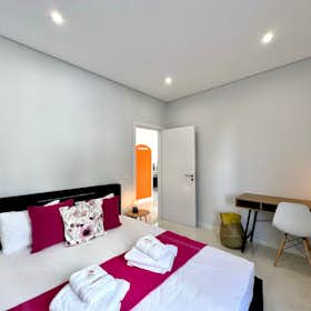 Apartment for rent for €1,297 per month in Portimão, Rua Engenheiro Francisco Bívar