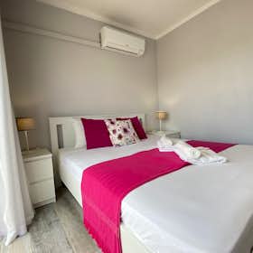 Apartment for rent for €1,515 per month in Loulé, Rua Vasco da Gama