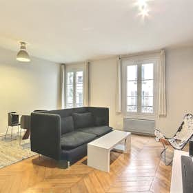 Apartment for rent for €2,310 per month in Paris, Rue Louise-Émilie de La Tour d'Auvergne