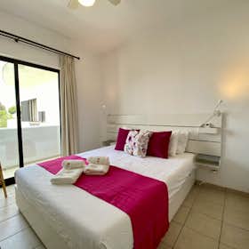 Apartament de închiriat pentru 1.326 EUR pe lună în Loulé, Caminho das Alfarrobeiras