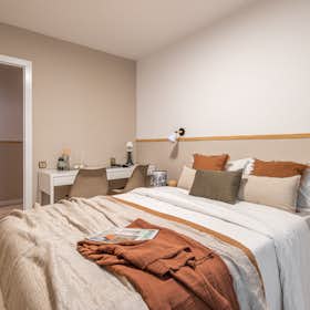 Private room for rent for €820 per month in Barcelona, Avinguda de la Mare de Déu de Montserrat