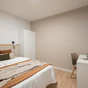 Private room for rent for €580 per month in Barcelona, Avinguda de la Mare de Déu de Montserrat