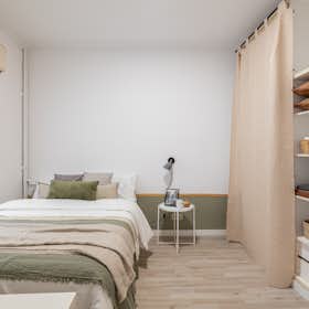 Private room for rent for €580 per month in Barcelona, Carrer de Balmes