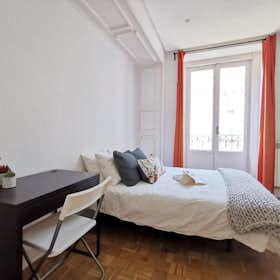 Private room for rent for €670 per month in Madrid, Calle de Redondilla