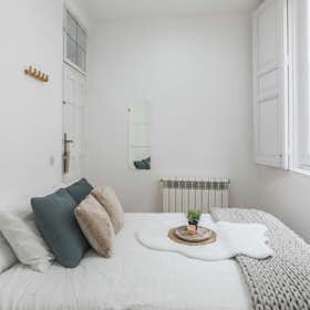 Private room for rent for €640 per month in Madrid, Calle de Redondilla