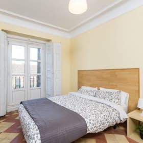 Private room for rent for €680 per month in Madrid, Plaza de los Herradores