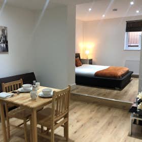 单间公寓 for rent for £1,750 per month in London, Saint James's Road