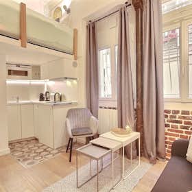 Studio for rent for €1,572 per month in Paris, Rue Meslay