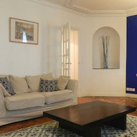 Apartment for rent for €1,785 per month in Paris, Rue Cardinet