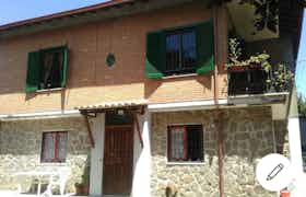 Huis te huur voor € 900 per maand in Nemi, Via Valle Petrucola