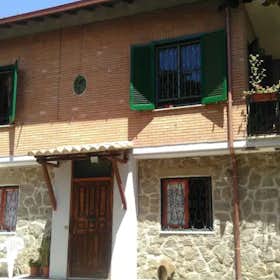 Maison à louer pour 900 €/mois à Nemi, Via Valle Petrucola