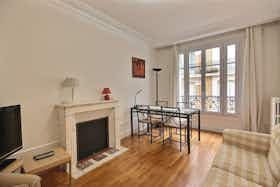 Apartment for rent for €2,438 per month in Paris, Rue Geoffroy-Saint-Hilaire