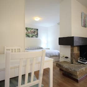 Studio for rent for €1,200 per month in Madrid, Calle del Doctor Fleming
