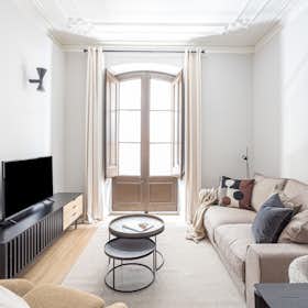 Apartment for rent for €2,850 per month in Barcelona, Carrer d'en Serra