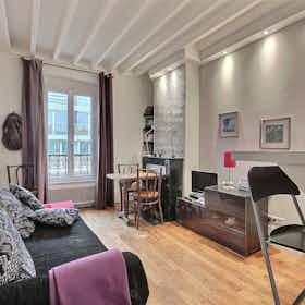 Apartment for rent for €1,484 per month in Paris, Rue Damrémont