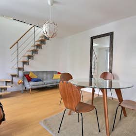 Apartment for rent for €3,210 per month in Paris, Avenue du Maine