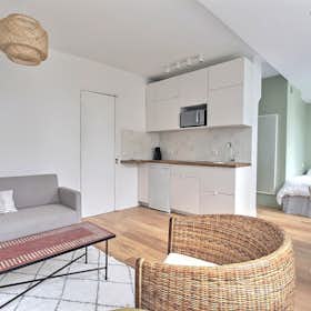 Studio for rent for €1,944 per month in Paris, Rue de Cléry