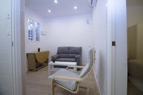 Apartment for rent for €1,150 per month in Madrid, Calle de García de Paredes