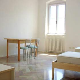 Chambre partagée for rent for 391 € per month in Trento, Largo Giosuè Carducci