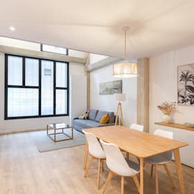 Apartment for rent for €1,890 per month in Barcelona, Carrer de Vallhonrat