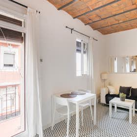Apartment for rent for €1,095 per month in Barcelona, Carrer del Baluard