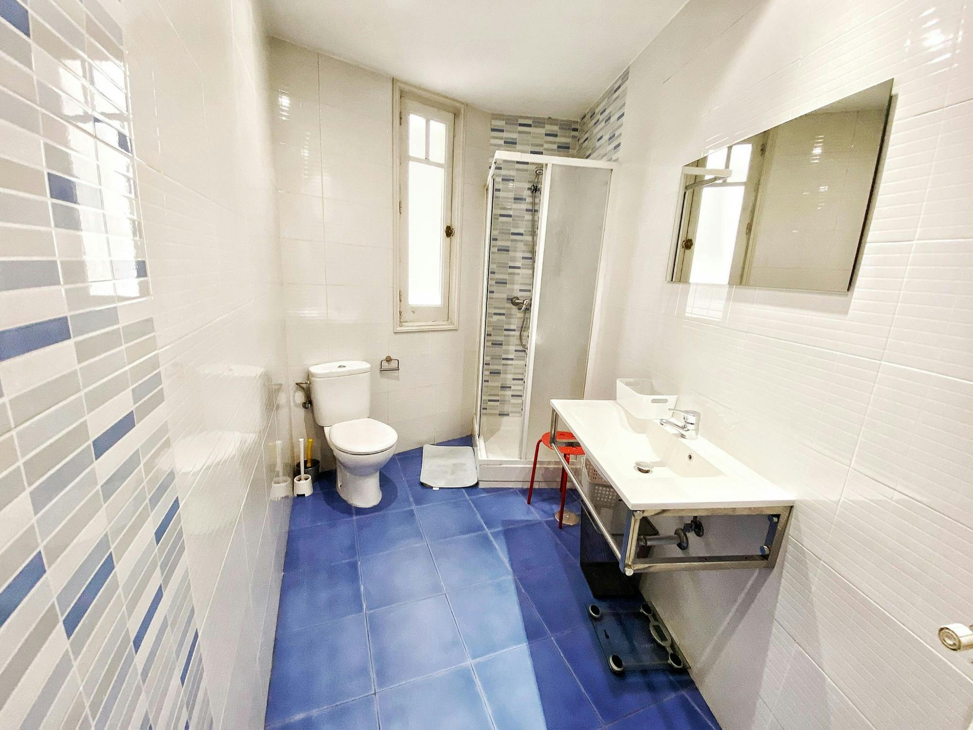 Single room Madrid — photo 8