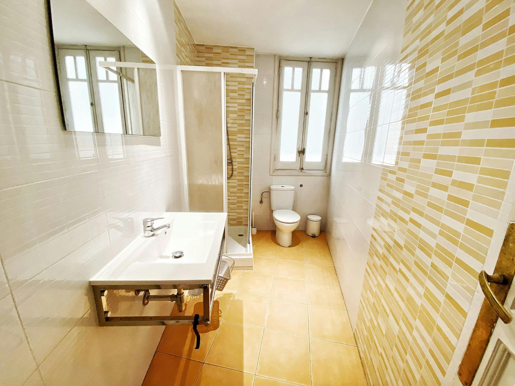 Single room Madrid — photo 8