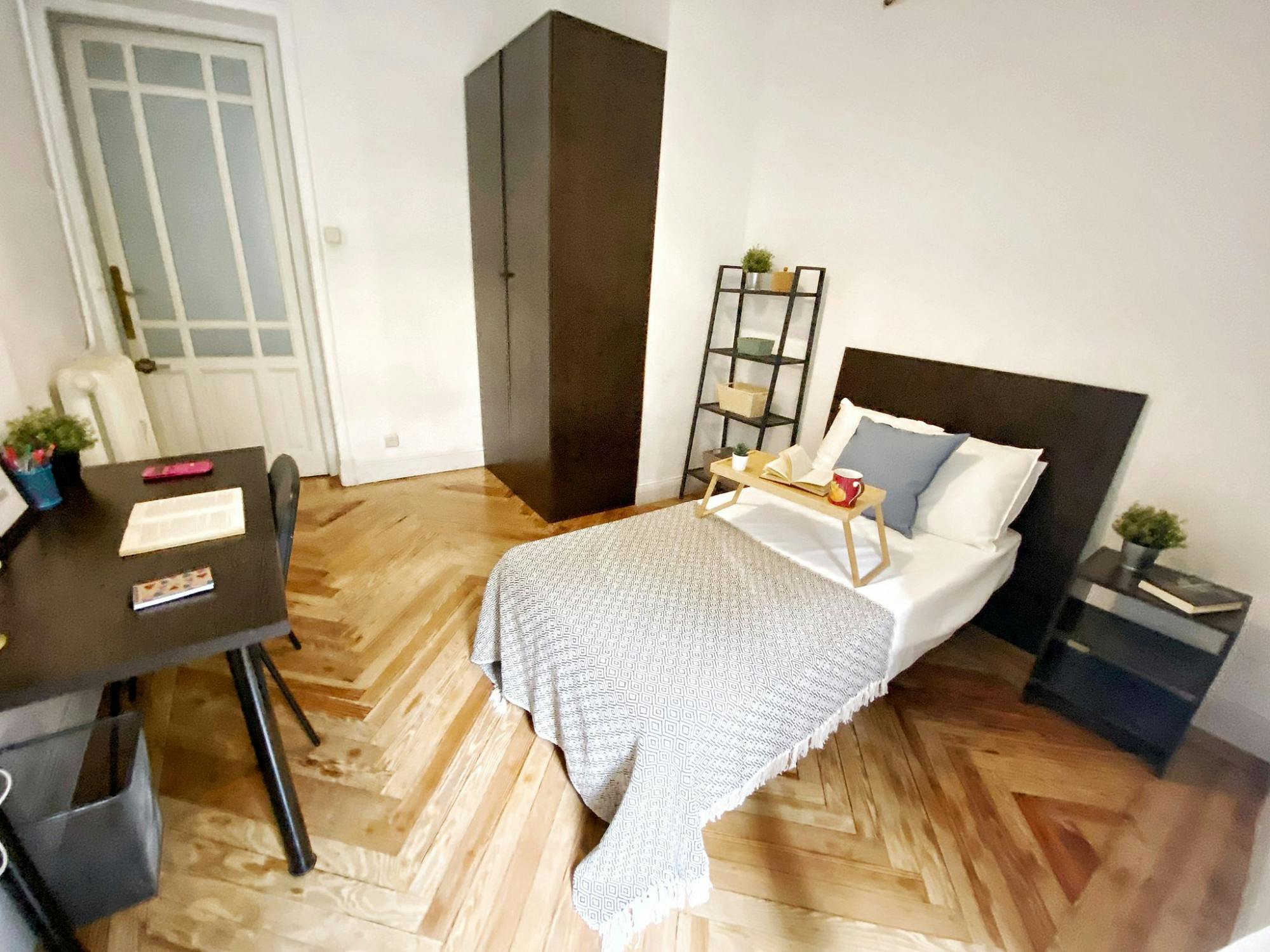 Single room Madrid — photo 1