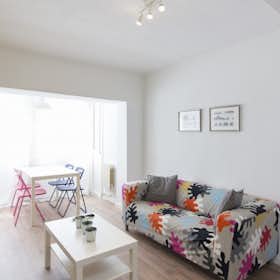 Apartment for rent for €1,300 per month in Madrid, Calle de Seseña