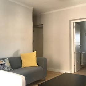 Apartment for rent for €1,275 per month in Madrid, Calle de Calahorra