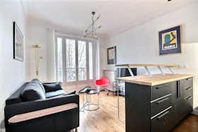 Appartamento in affitto a 1.595 € al mese a Paris, Rue de la Croix-Nivert