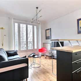 Apartment for rent for €1,595 per month in Paris, Rue de la Croix-Nivert